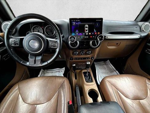 Used 2017 Jeep Wrangler Unlimited Sahara w/ Connectivity Group AWD/4WD image 16
