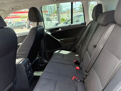 Used 2014 Volkswagen Tiguan S image 9