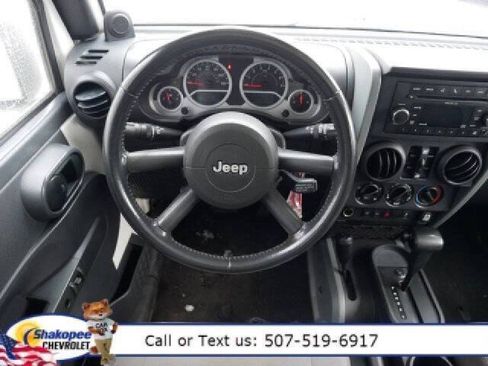 Used 2010 Jeep Wrangler Unlimited Rubicon image 12