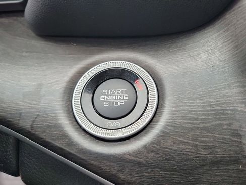 Used 2023 Jeep Grand Cherokee L Limited w/ Luxury Tech Group II image 20