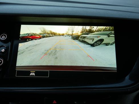 Used 2023 Buick Envision Preferred image 28