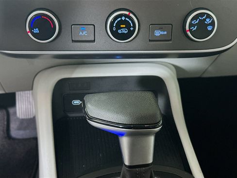 Used 2025 Hyundai Kona SE FWD image 23
