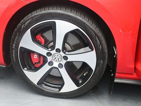 Used 2017 Volkswagen GTI SE FWD image 10