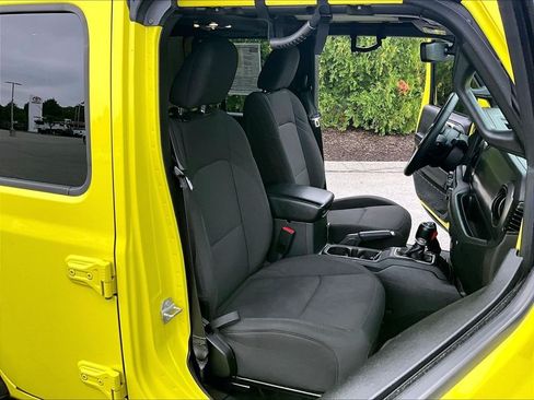 Used 2023 Jeep Wrangler Unlimited w/ Sun & Screen Package AWD/4WD image 11