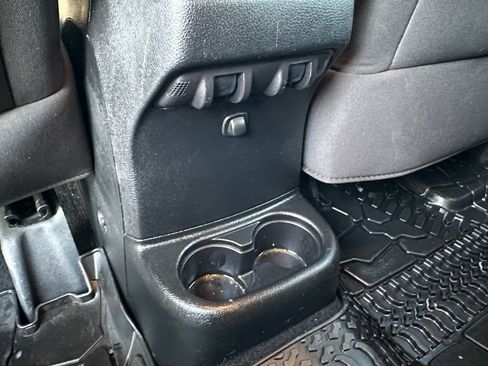 Used 2015 Jeep Wrangler Unlimited Rubicon w/ Connectivity Group image 20