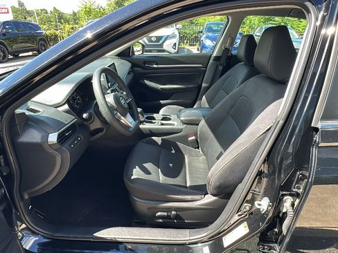 Used 2022 Nissan Altima 2.5 SV FWD image 13