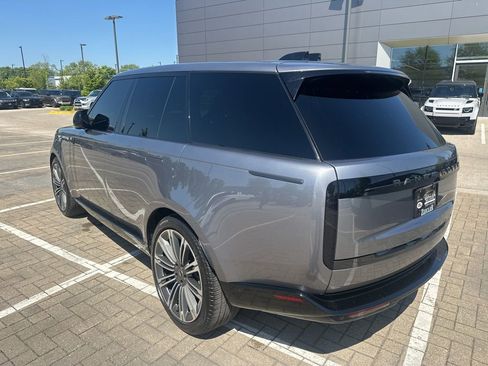 Used 2024 Land Rover Range Rover SE AWD/4WD image 3