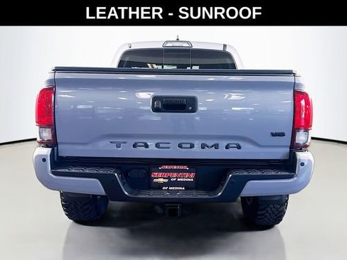 Used 2018 Toyota Tacoma TRD Sport AWD/4WD image 7