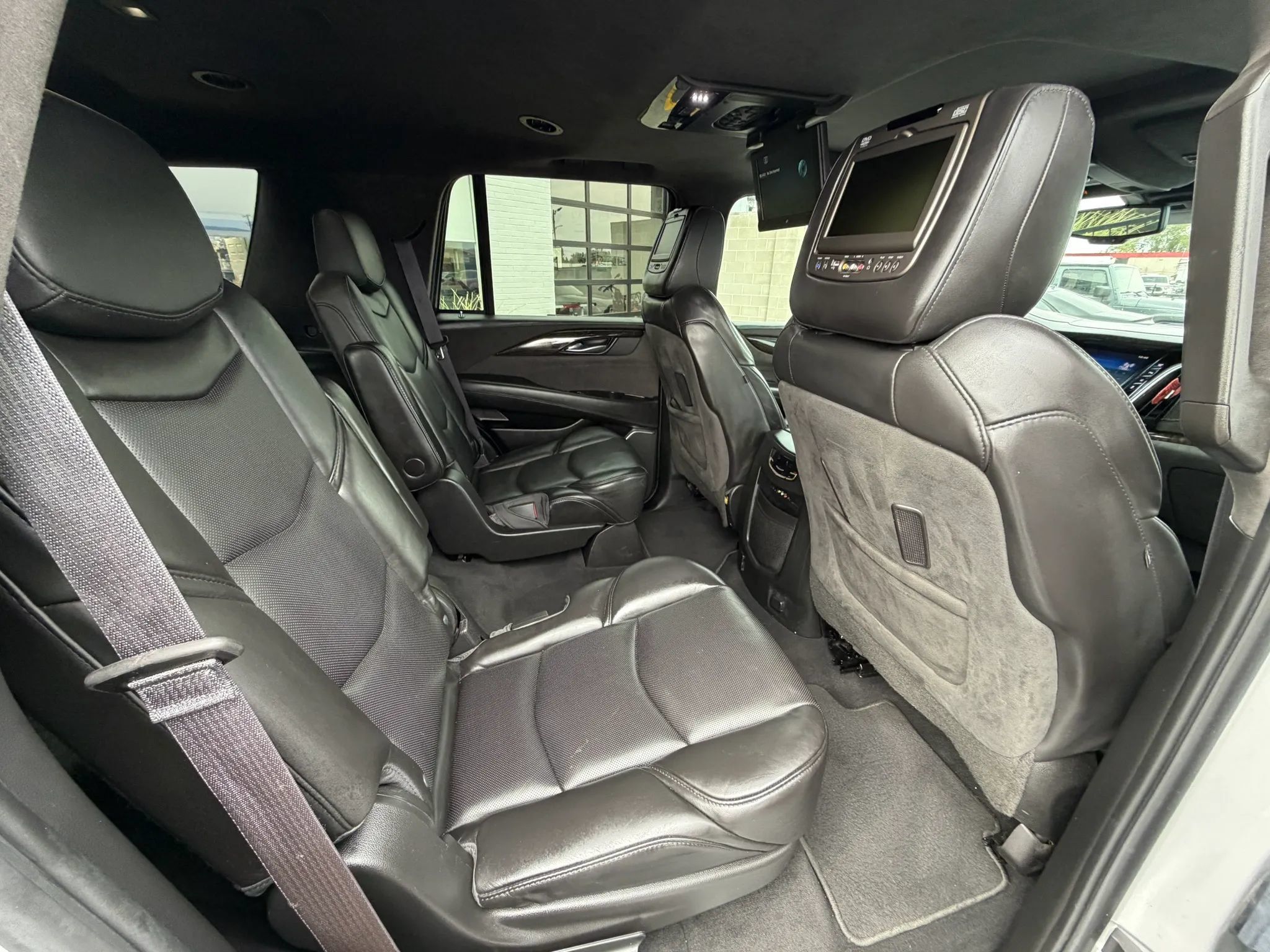Used 2015 Cadillac Escalade Platinum AWD/4WD image 16