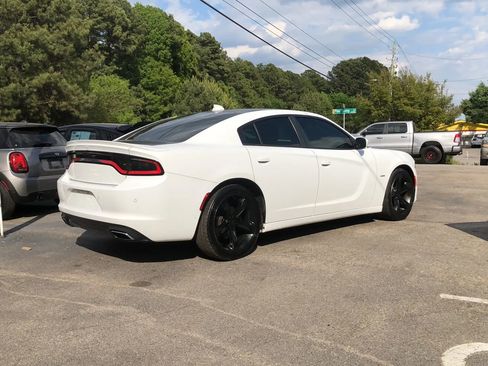 Used 2018 Dodge Charger R/T image 2