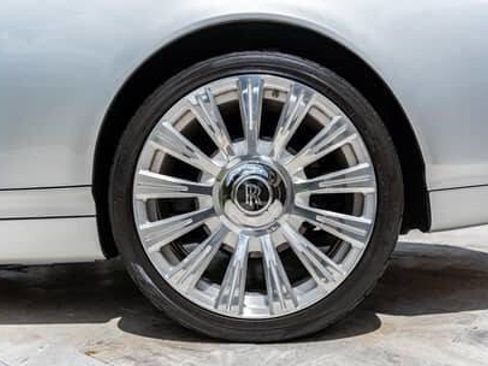 Used 2014 Rolls-Royce Phantom Drophead Coupe image 41