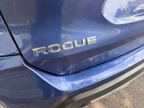 Used 2017 Nissan Rogue SV image 31