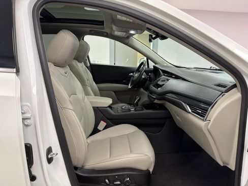 Used 2019 Cadillac XT4 Premium Luxury AWD/4WD image 10