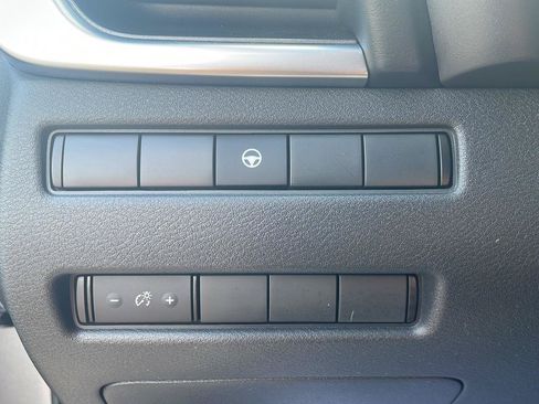 Used 2023 Nissan Rogue SV AWD/4WD image 13