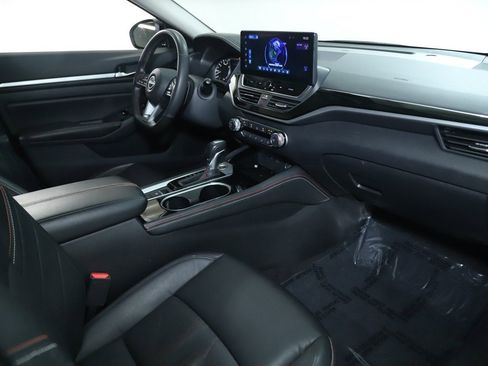 Used 2024 Nissan Altima 2.5 SR w/ SR Premium Package image 40