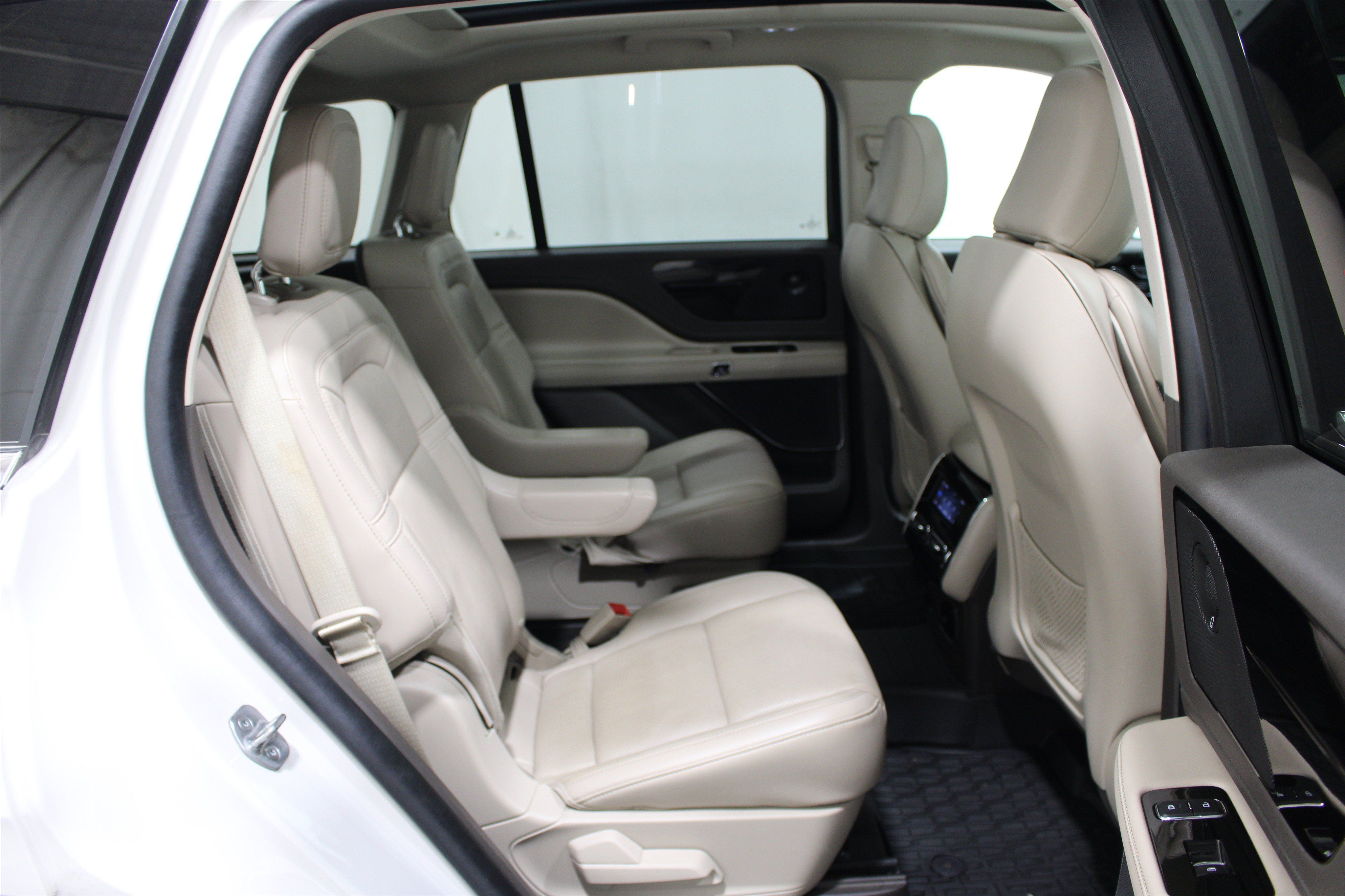 Used 2022 Lincoln Aviator Reserve w/ Elements Package Plus AWD/4WD image 26