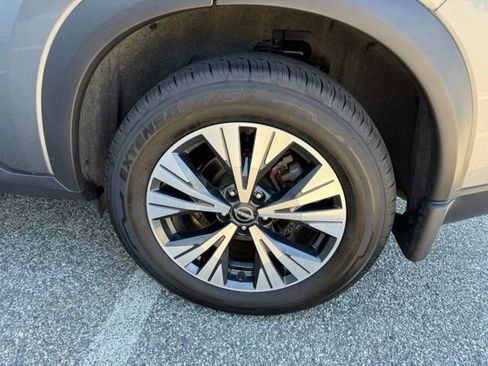 Used 2023 Nissan Rogue SV FWD image 11