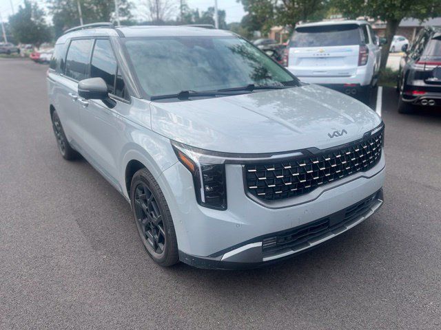 Certified 2025 Kia Carnival SX w/ SX Dark Edition Package FWD image 2
