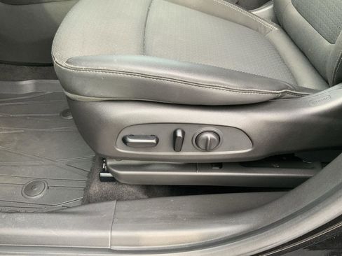 Used 2022 Buick Encore GX Select w/ Sport Touring Package AWD/4WD image 25