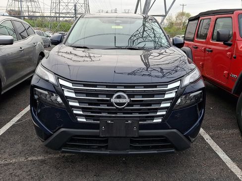 Used 2024 Nissan Rogue SV AWD/4WD image 2