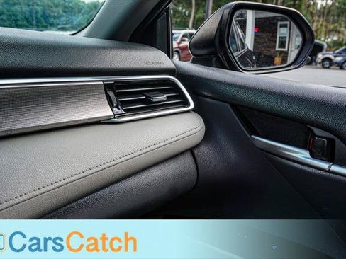 Used 2018 Toyota Camry SE w/ Moonroof Package FWD image 29