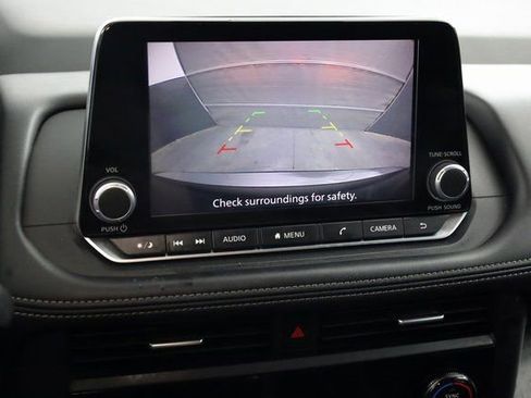 Used 2024 Nissan Rogue SV image 18