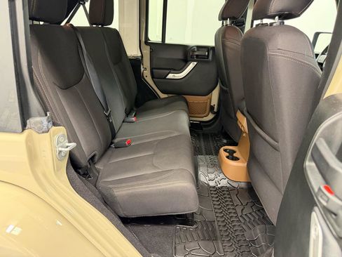 Used 2017 Jeep Wrangler Unlimited Sahara w/ Trailer Tow Group AWD/4WD image 15