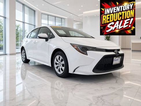 Used 2022 Toyota Corolla LE FWD image 3