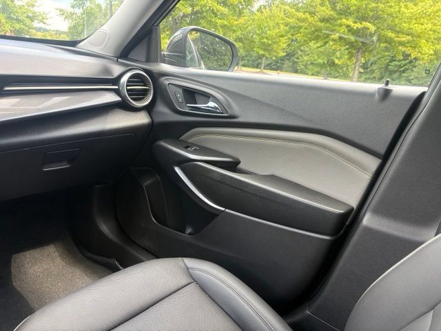 Used 2024 Chevrolet Trax ACTIV w/ Sunroof Package FWD image 26