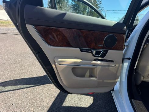 Used 2015 Jaguar XJ image 11
