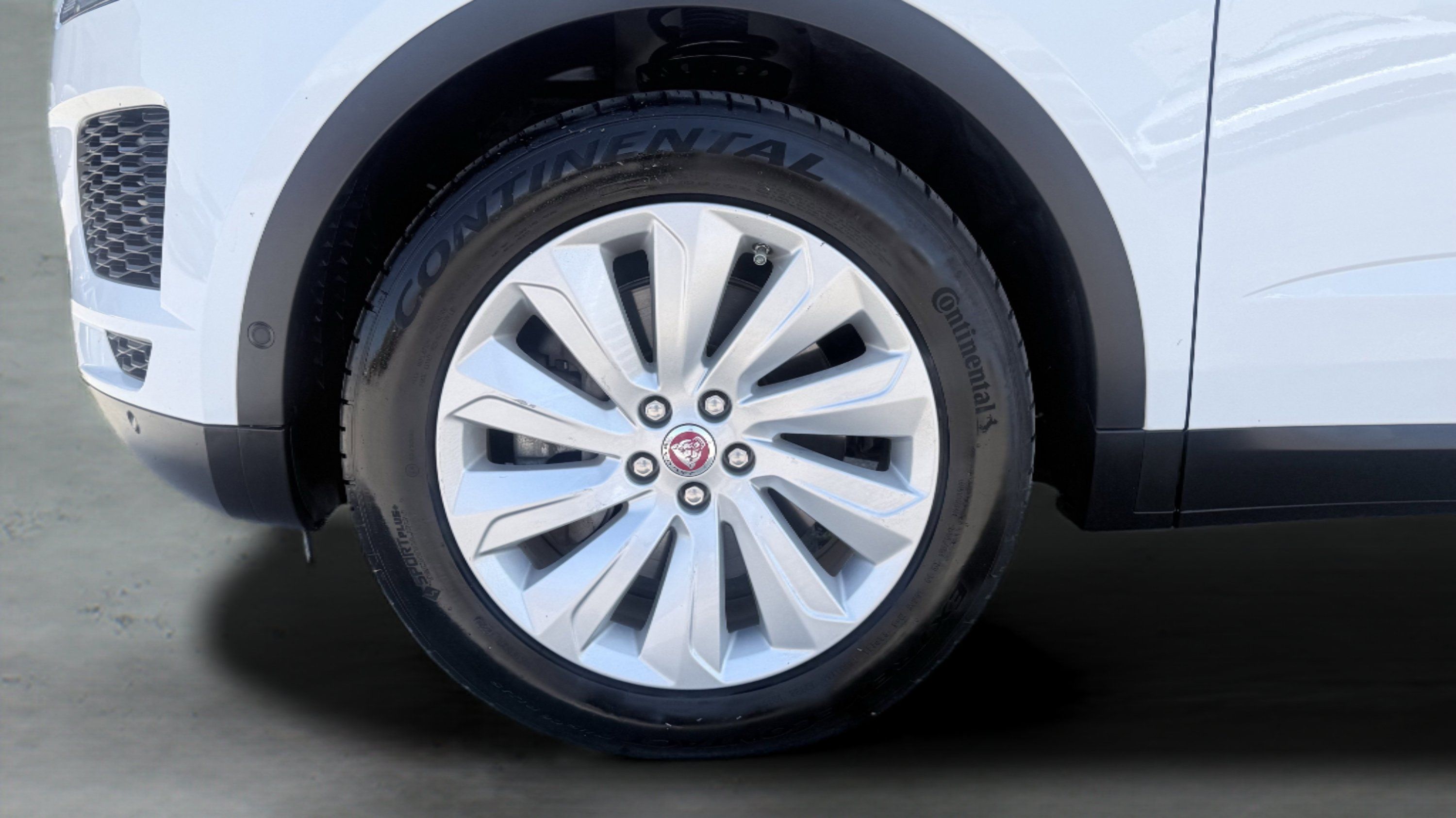 Used 2020 Jaguar E-PACE SE AWD/4WD image 17