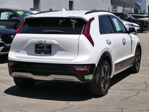 Used 2023 Kia Niro Wave FWD image 2