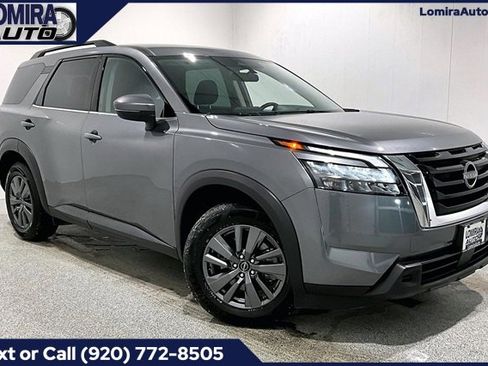 Used 2024 Nissan Pathfinder SV image 1