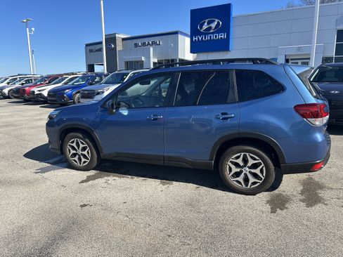 Used 2023 Subaru Forester Premium image 16