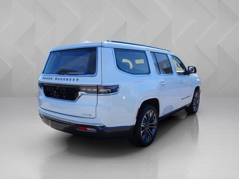 Used 2022 Jeep Grand Wagoneer Series III w/ Rear Seat Video Group 1 image 5