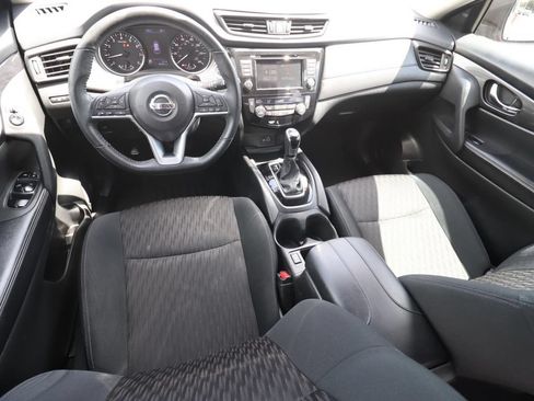 Used 2018 Nissan Rogue SV FWD image 6