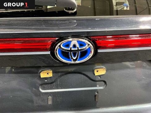 Certified 2021 Toyota Venza LE image 30