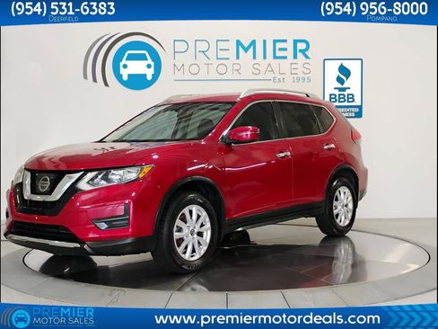 Used 2017 Nissan Rogue SV image 1