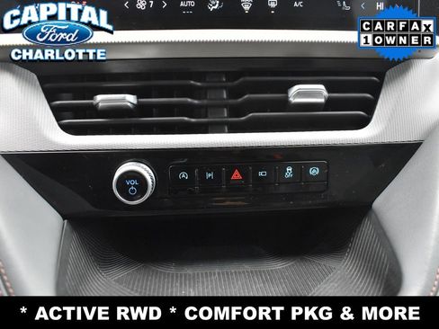 Used 2025 Ford Explorer Active w/ Active Comfort Package image 17