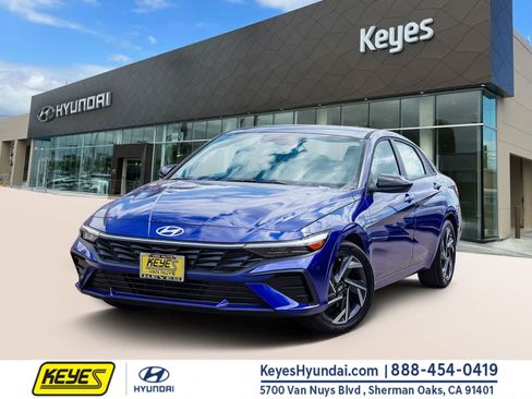 Certified 2025 Hyundai Elantra SEL FWD image 1