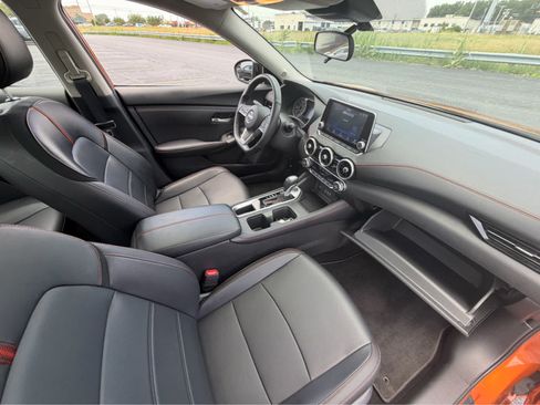 Used 2025 Nissan Sentra SR w/ SR Premium Package FWD image 12