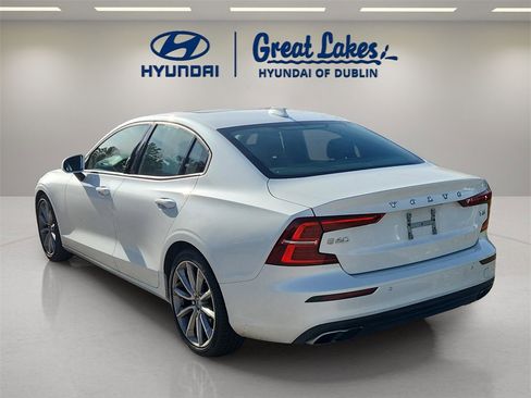 Used 2020 Volvo S60 T5 Momentum image 3