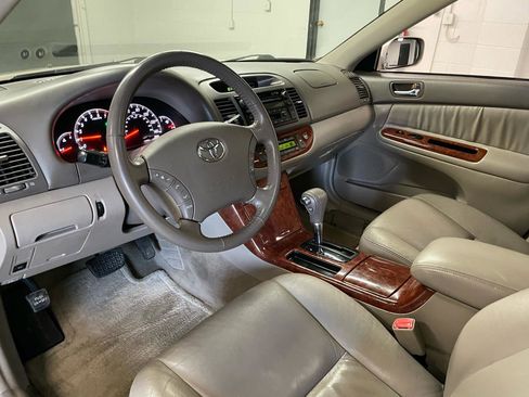 Used 2005 Toyota Camry XLE image 10