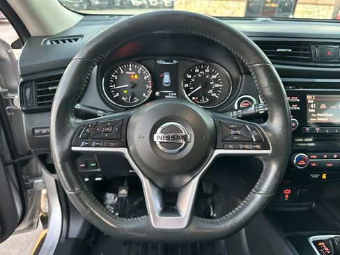 Used 2017 Nissan Rogue SV image 36