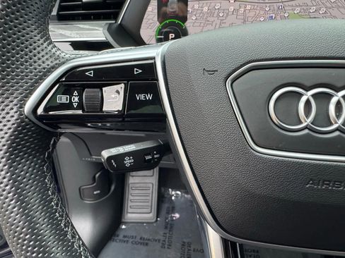 Used 2022 Audi e-tron S Premium Plus image 30