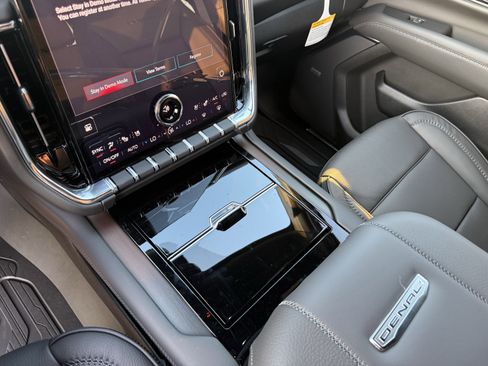 New 2026 GMC Yukon XL Denali w/ Denali Reserve Package image 18