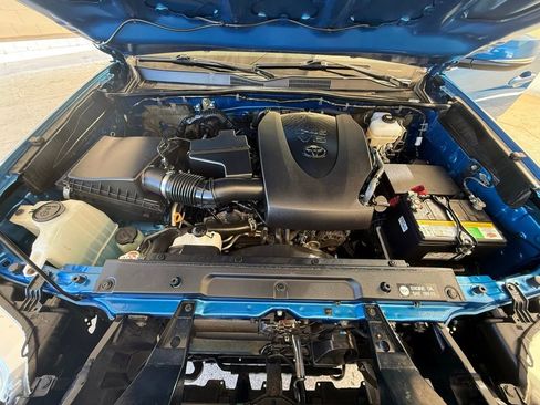 Used 2018 Toyota Tacoma TRD Off-Road image 32