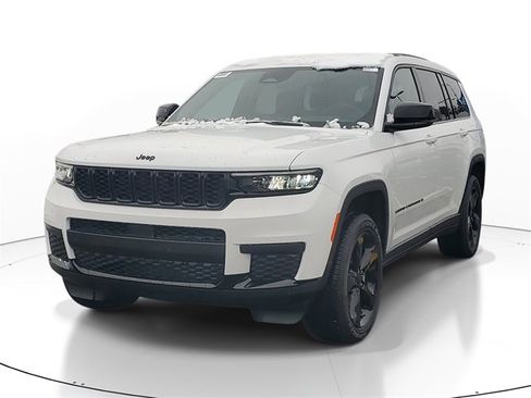 New 2025 Jeep Grand Cherokee L Altitude image 2