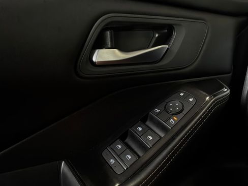 Used 2025 Nissan Rogue SV FWD image 21