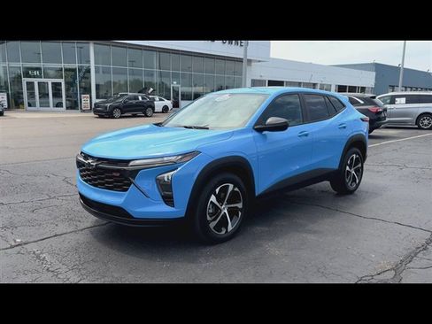 Used 2024 Chevrolet Trax RS w/ Sunroof Package FWD image 4